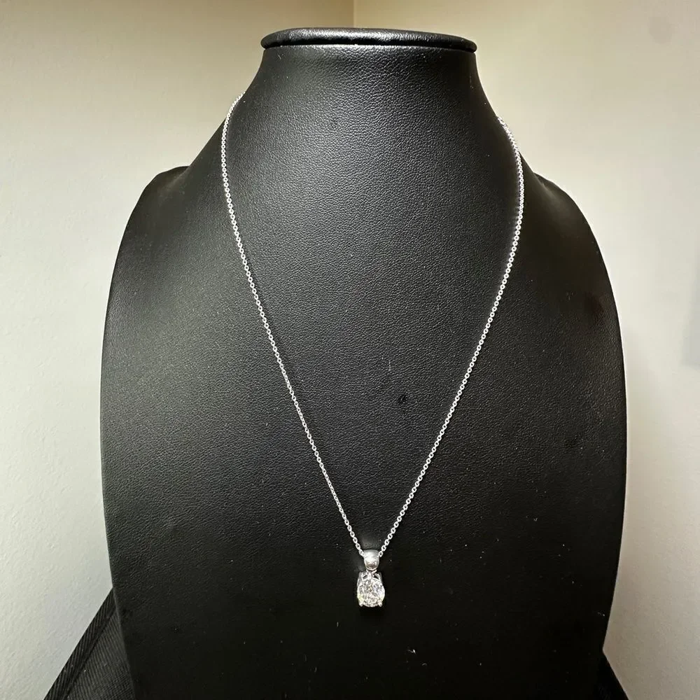 NIB Verozi 2ct‎ (8mm) Moissanite stone solitaire necklace in sterling silver!